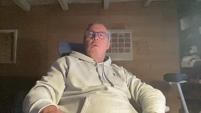 Snapshot of lelohop chatting on 10/20/25, 08:15 lelohop online show from 10/20/25, 08:15