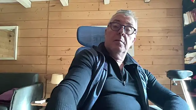 Snapshot of lelohop chatting on 10/31/25, 12:39 lelohop online show from 10/31/25, 12:39