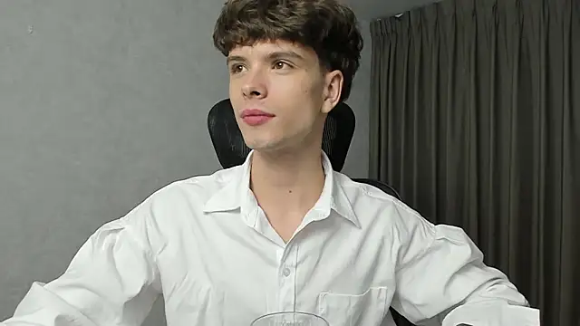 Snapshot of calvin_love_you chatting on 03/06/26, 05:09 calvin love you online show from 03/06/26, 05:09