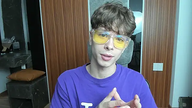 Snapshot of calvin_love_you chatting on 04/10/26, 05:17 calvin love you online show from 04/10/26, 05:17