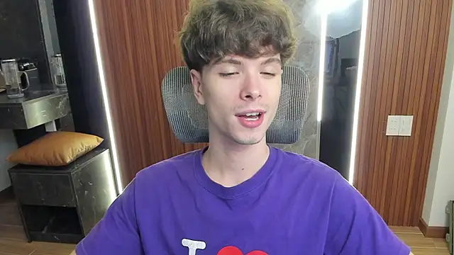 Snapshot of calvin_love_you chatting on 04/19/26, 06:10 calvin love you online show from 04/19/26, 06:10