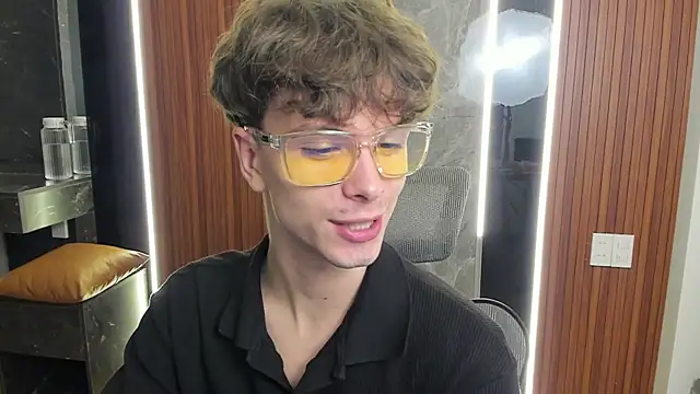 Snapshot of calvin_love_you chatting on 04/26/26, 05:10 calvin love you online show from 04/26/26, 05:10