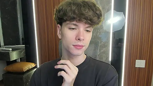 Snapshot of calvin_love_you chatting on 04/29/26, 05:06 calvin love you online show from 04/29/26, 05:06