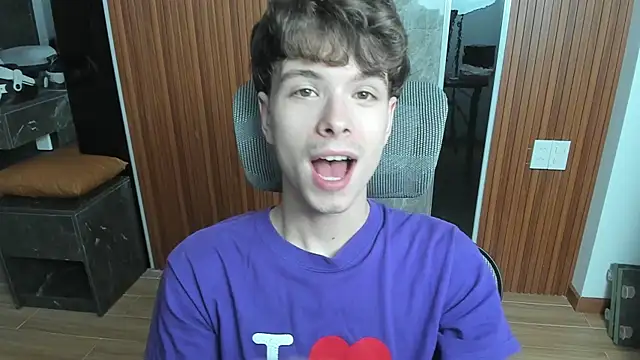 Snapshot of calvin_love_you chatting on 05/08/26, 05:07 calvin love you online show from 05/08/26, 05:07