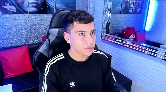 salvadorgomezx online show from 12/15/24, 10:47