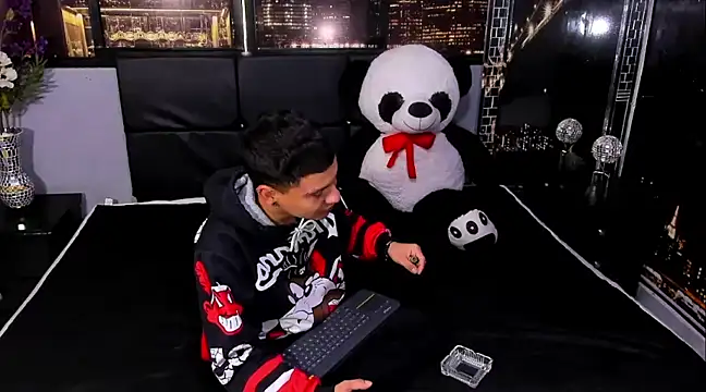 salvadorgomezx online show from 12/28/24, 07:22