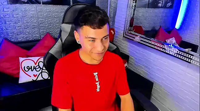 salvadorgomezx online show from 01/04/25, 12:48