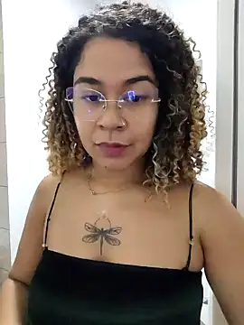 VitoriaFernandes online show from 02/19/26, 09:44