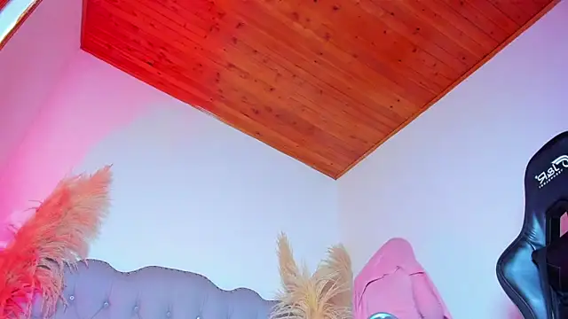 Tahiraa  online show from 04/01/26, 01:23