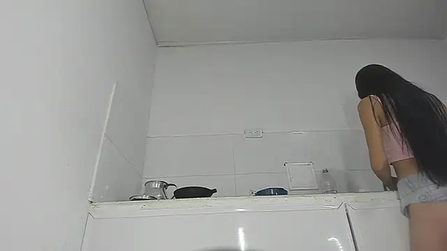 Snapshot of Sophie_sweett19 chatting on 12/16/24, 03:40 Sophie sweett19 online show from 12/16/24, 03:40