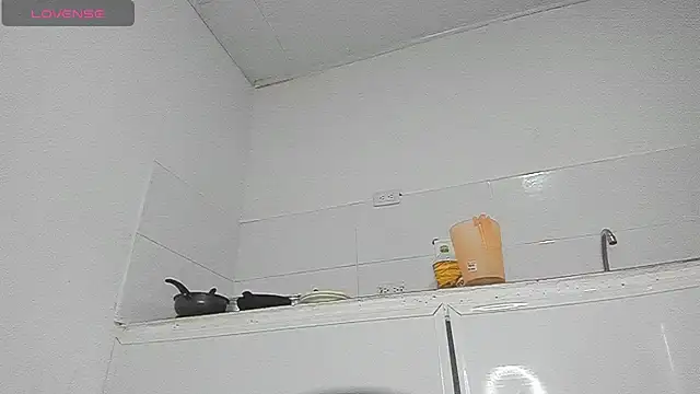 Snapshot of Sophie_sweett19 chatting on 12/27/24, 06:03 Sophie sweett19 online show from 12/27/24, 06:03