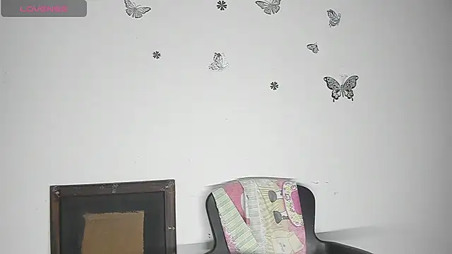 Snapshot of Sophie_sweett19 chatting on 02/07/25, 10:20 Sophie sweett19 online show from 02/07/25, 10:20