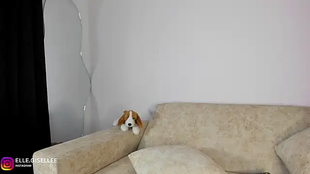 ElleGisellee online show from 01/12/25, 02:35