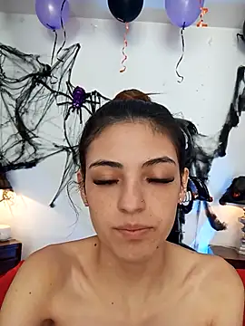 Snapshot of sofiarouge chatting on 10/17/25, 07:49 sofiarouge online show from 10/17/25, 07:49