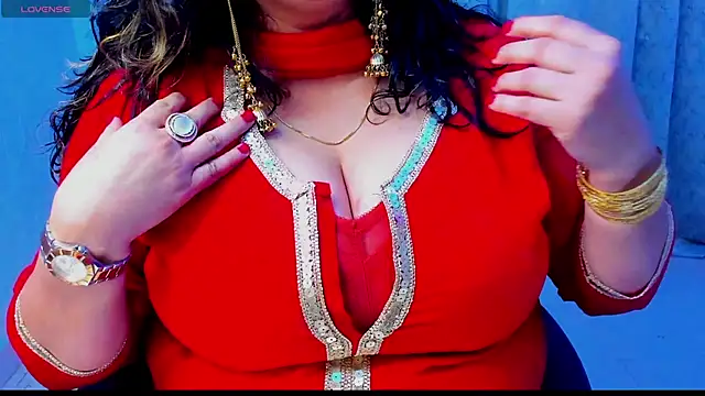 Snapshot of Gulabi_Queen chatting on 12/05/25, 04:47 Gulabi Queen online show from 12/05/25, 04:47