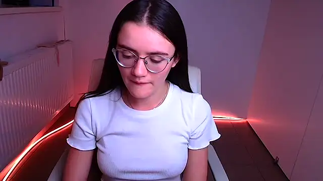 Snapshot of Josephine_jo chatting on 12/14/24, 04:12 Josephine jo online show from 12/14/24, 04:12