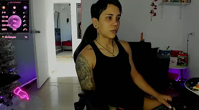 Snapshot of ZhoeStrong chatting on 01/01/25, 05:11 ZhoeStrong online show from 01/01/25, 05:11