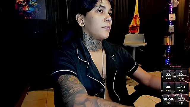 Snapshot of ZhoeStrong chatting on 10/13/25, 10:32 ZhoeStrong online show from 10/13/25, 10:32