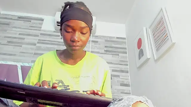 ebony march online show from 10/29/25, 06:42