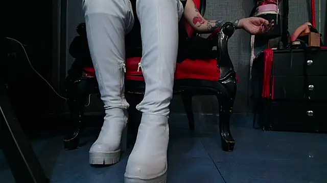 Snapshot of LusstCruella chatting on 01/29/25, 09:39 LusstCruella online show from 01/29/25, 09:39