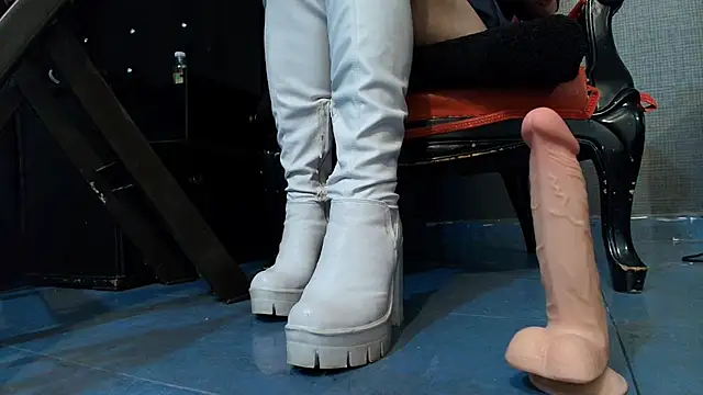 Snapshot of LusstCruella chatting on 02/02/25, 03:17 LusstCruella online show from 02/02/25, 03:17