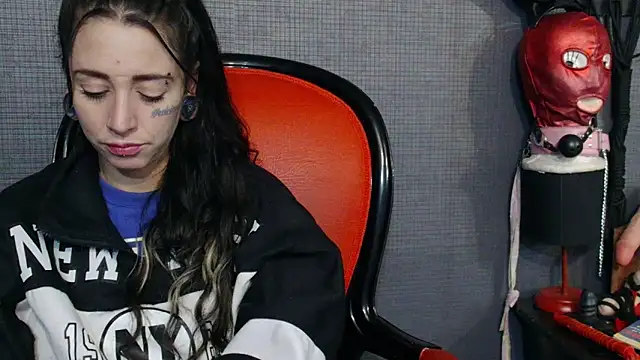 Snapshot of LusstCruella chatting on 03/02/25, 05:36 LusstCruella online show from 03/02/25, 05:36