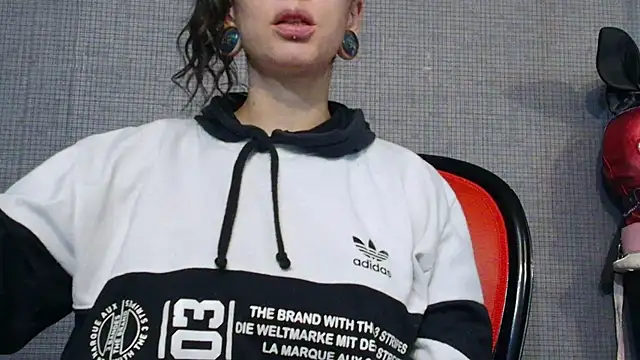 Snapshot of LusstCruella chatting on 03/06/25, 06:05 LusstCruella online show from 03/06/25, 06:05