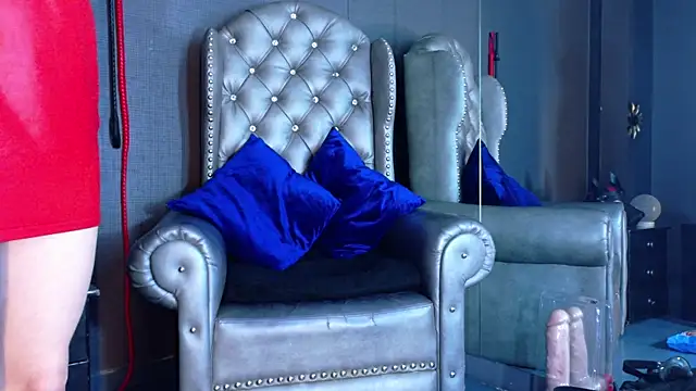 Snapshot of LusstCruella chatting on 11/22/25, 02:10 LusstCruella online show from 11/22/25, 02:10