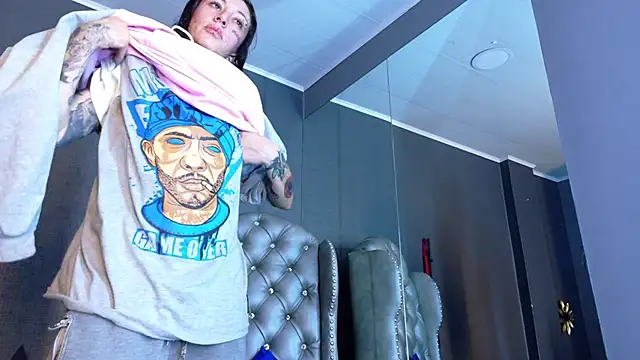 Snapshot of LusstCruella chatting on 11/28/25, 10:12 LusstCruella online show from 11/28/25, 10:12