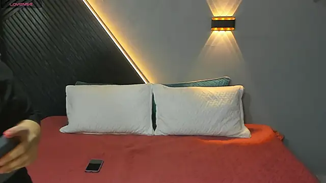 Laia and Aloby online show from 03/24/26, 12:26