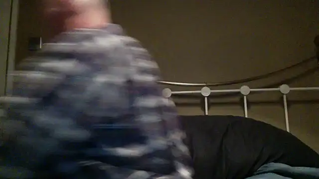 Snapshot of midlandsforfun chatting on 02/15/25, 10:21 midlandsforfun online show from 02/15/25, 10:21