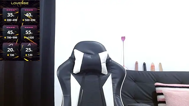 Snapshot of Kiara-Rider chatting on 09/23/25, 03:59 Kiara-Rider online show from 09/23/25, 03:59