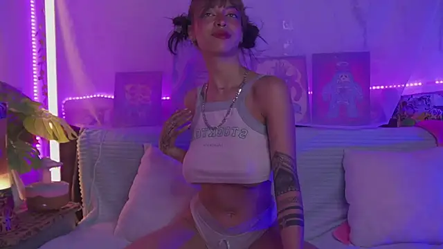 Kitty arts online show from 01/15/25, 04:21