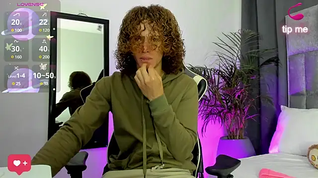 Snapshot of All3ssandr0 chatting on 12/05/24, 01:58 All3ssandr0 online show from 12/05/24, 01:58