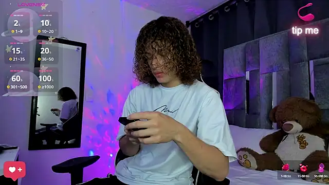 Snapshot of All3ssandr0 chatting on 12/21/24, 06:30 All3ssandr0 online show from 12/21/24, 06:30