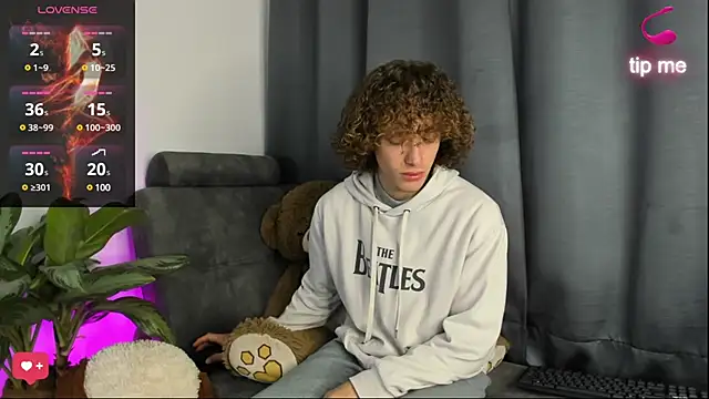 Snapshot of All3ssandr0 chatting on 02/26/25, 05:31 All3ssandr0 online show from 02/26/25, 05:31