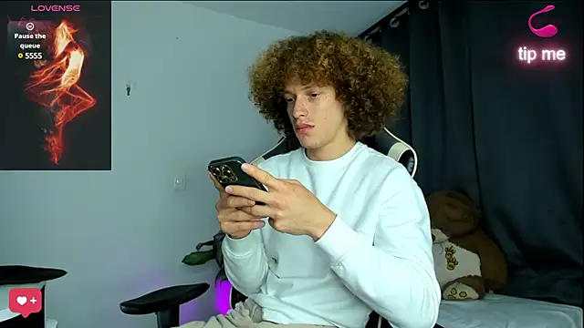 Snapshot of All3ssandr0 chatting on 03/15/25, 02:56 All3ssandr0 online show from 03/15/25, 02:56