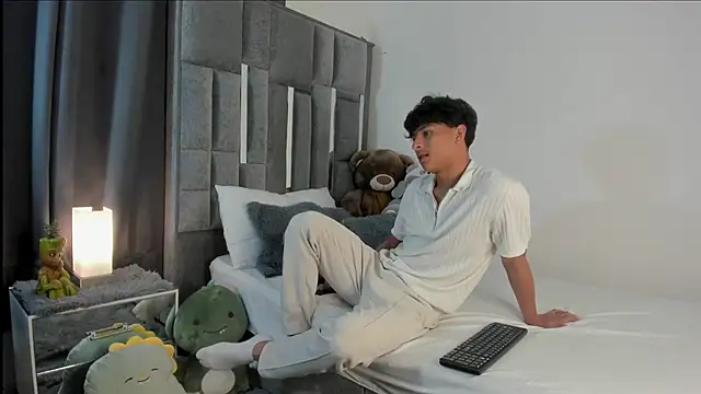 Snapshot of All3ssandr0 chatting on 10/09/25, 02:31 All3ssandr0 online show from 10/09/25, 02:31