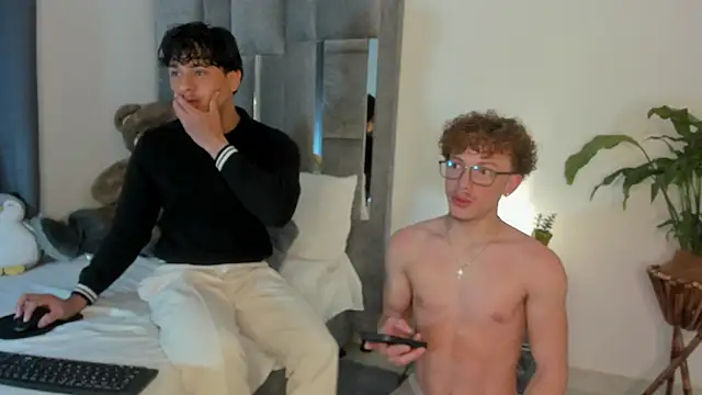 Snapshot of All3ssandr0 chatting on 11/08/25, 01:39 All3ssandr0 online show from 11/08/25, 01:39