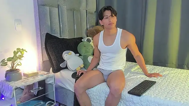 Snapshot of All3ssandr0 chatting on 02/17/26, 01:07 All3ssandr0 online show from 02/17/26, 01:07