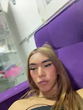 Snapshot of Nikol_Rang__ chatting on 01/21/25, 08:08 Nikol Rang online show from 01/21/25, 08:08