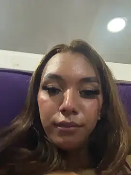 Snapshot of Nikol_Rang__ chatting on 02/06/25, 06:40 Nikol Rang online show from 02/06/25, 06:40