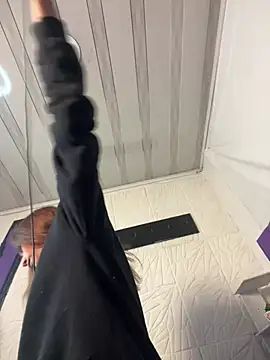 Snapshot of Nikol_Rang__ chatting on 02/13/25, 04:00 Nikol Rang online show from 02/13/25, 04:00