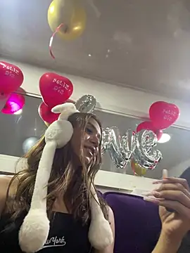 Snapshot of Nikol_Rang__ chatting on 02/18/25, 07:10 Nikol Rang online show from 02/18/25, 07:10