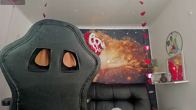 Snapshot of Nikol_Rang__ chatting on 02/19/25, 04:12 Nikol Rang online show from 02/19/25, 04:12