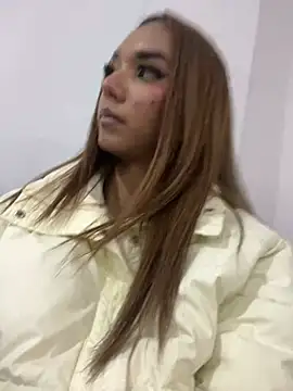 Snapshot of Nikol_Rang__ chatting on 02/19/25, 06:32 Nikol Rang online show from 02/19/25, 06:32