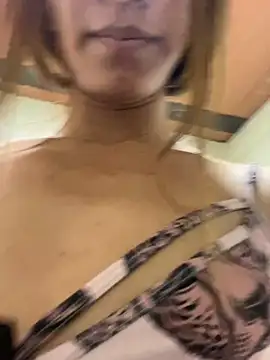 Snapshot of Nikol_Rang__ chatting on 02/20/25, 05:01 Nikol Rang online show from 02/20/25, 05:01