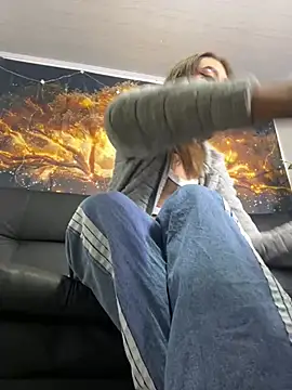 Snapshot of Nikol_Rang__ chatting on 02/24/25, 04:05 Nikol Rang online show from 02/24/25, 04:05