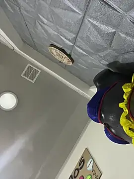 Snapshot of Nikol_Rang__ chatting on 02/27/25, 07:12 Nikol Rang online show from 02/27/25, 07:12