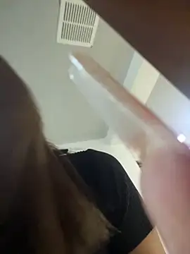 Snapshot of Nikol_Rang__ chatting on 03/21/25, 05:00 Nikol Rang online show from 03/21/25, 05:00